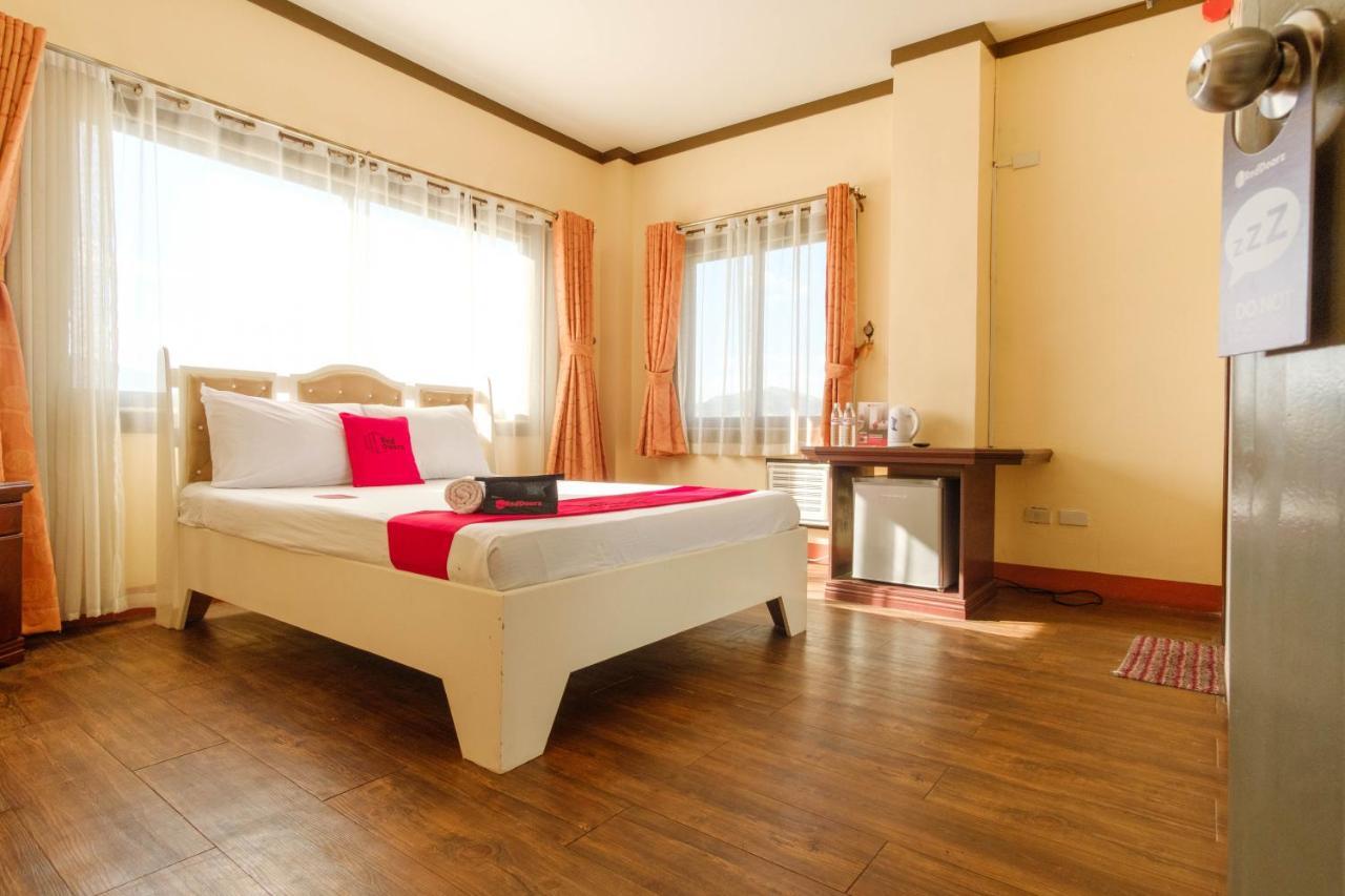 Reddoorz Plus @ Seaborne Hotel Subic Zambales Exteriör bild