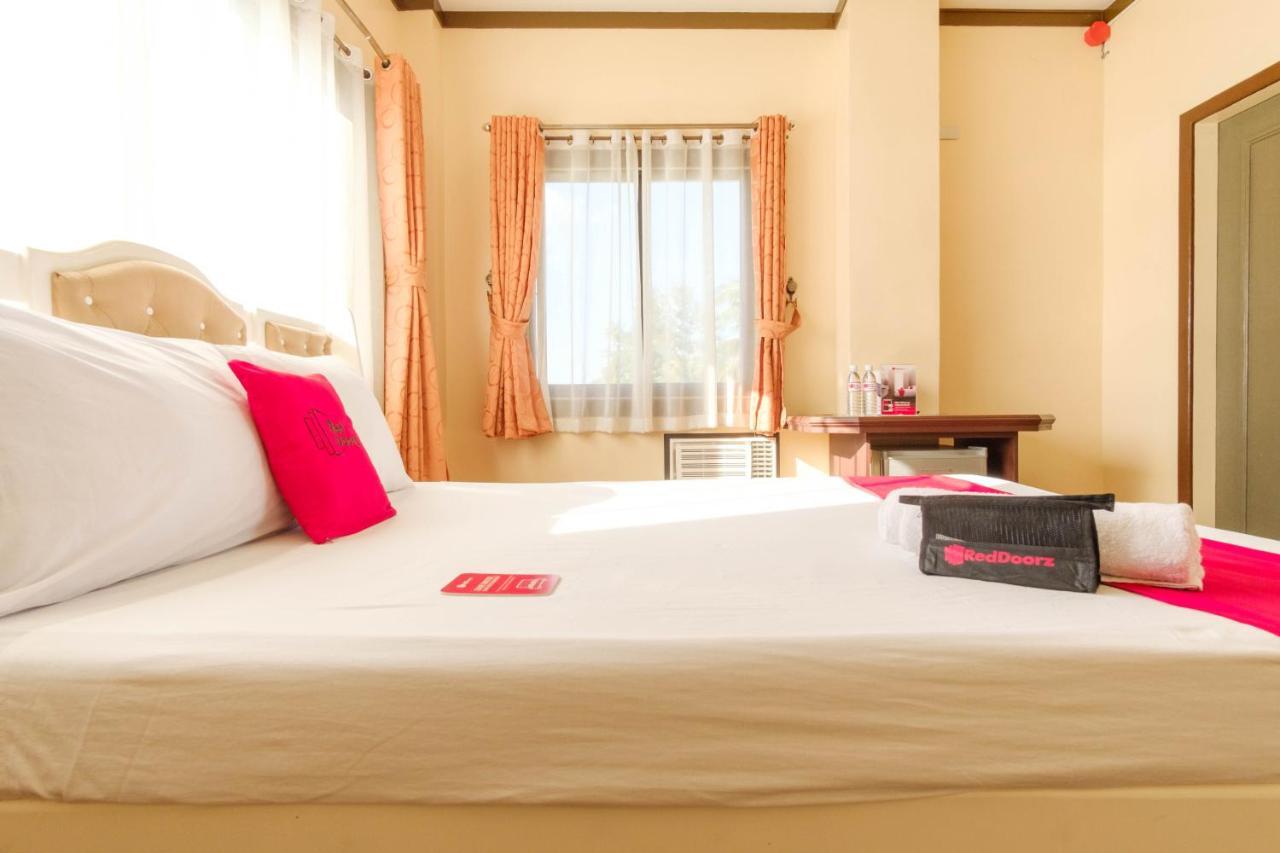 Reddoorz Plus @ Seaborne Hotel Subic Zambales Exteriör bild