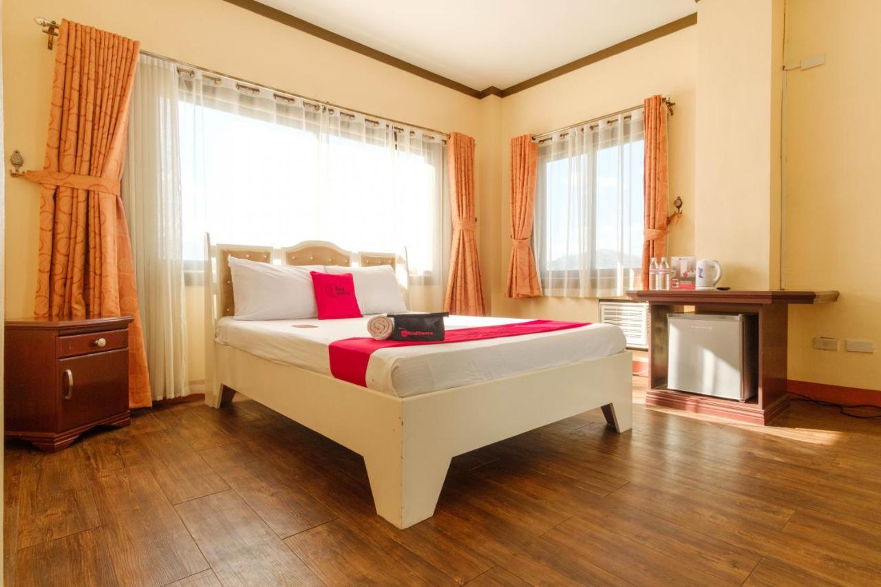 Reddoorz Plus @ Seaborne Hotel Subic Zambales Exteriör bild